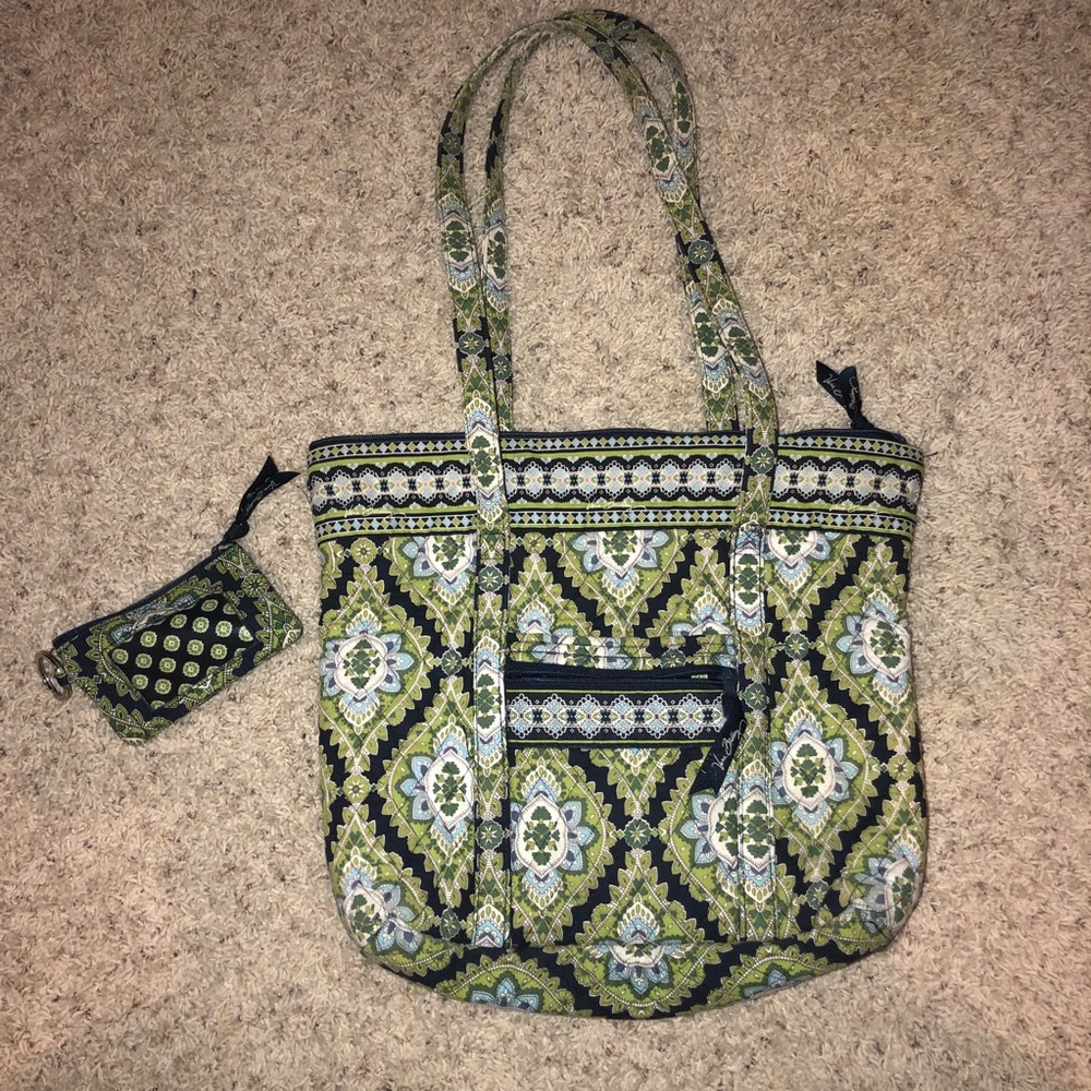 Green pattern Vera Bradley purse and ID holder